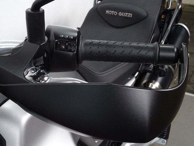 moto-guzzi - v-85-tt-travel