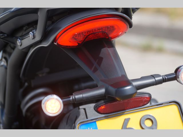 triumph - speed-400