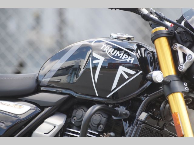 triumph - speed-400