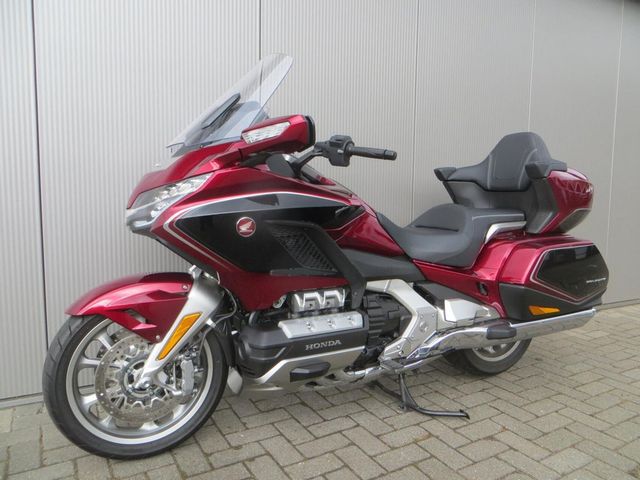 honda - gl-1800-goldwing-touring-deluxe