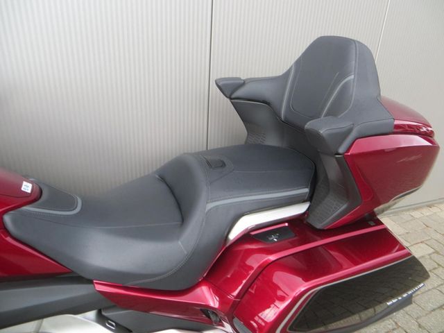 honda - gl-1800-goldwing-touring-deluxe