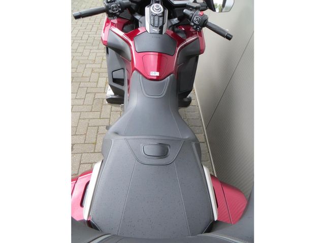 honda - gl-1800-goldwing-touring-deluxe