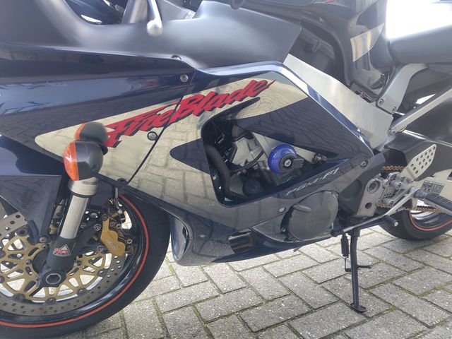 honda - cbr-900-rr-fireblade