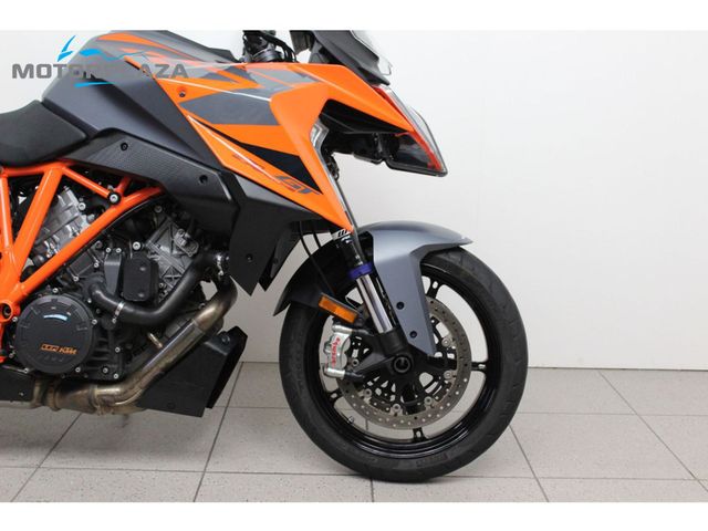 ktm - 1290-super-duke-gt