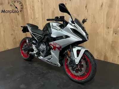 SUZUKI GSX-8R – foto 3