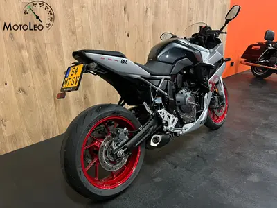 SUZUKI GSX-8R – foto 2
