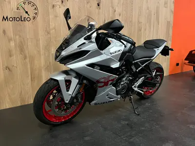 SUZUKI GSX-8R – foto 4