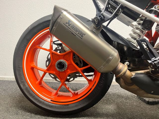 ktm - 1290-super-duke-r