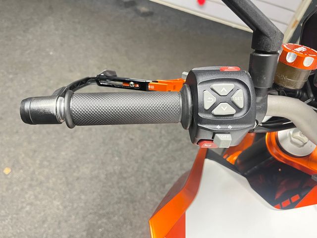 ktm - 1290-super-duke-r