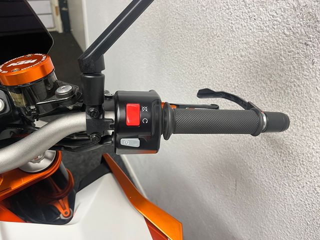 ktm - 1290-super-duke-r