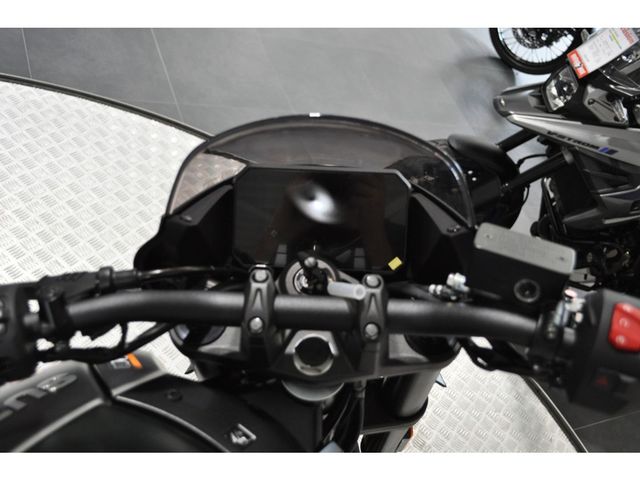 suzuki - gsx-8tt
