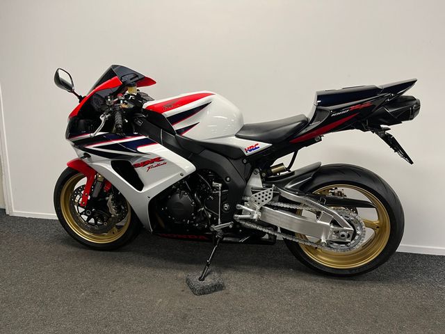 honda - cbr-1000-rr-fireblade