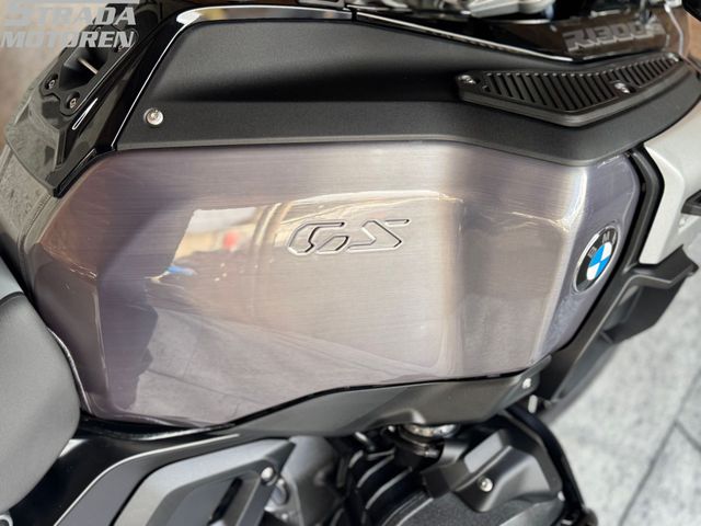 bmw - r-1300-gs-adventure-triple-black