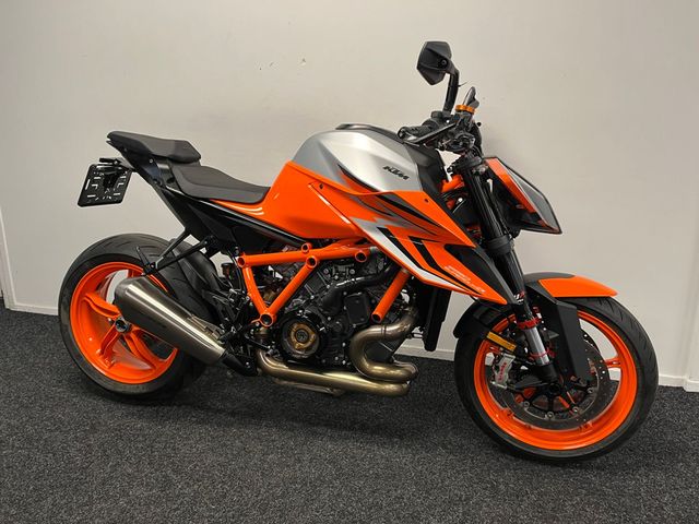 ktm - 1290-super-duke-r