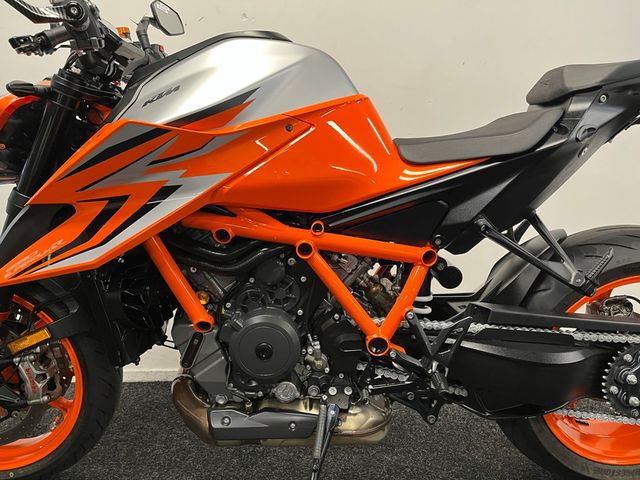 ktm - 1290-super-duke-r