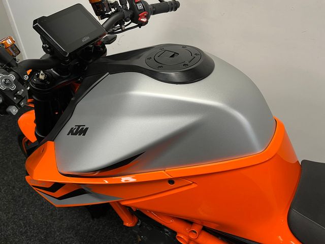 ktm - 1290-super-duke-r