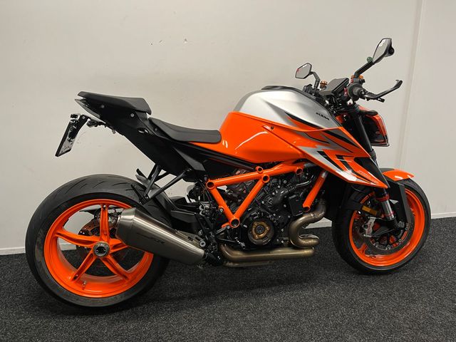 ktm - 1290-super-duke-r