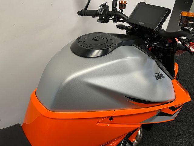 ktm - 1290-super-duke-r