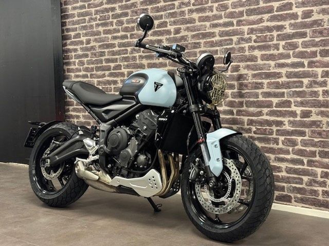 triumph - trident-660