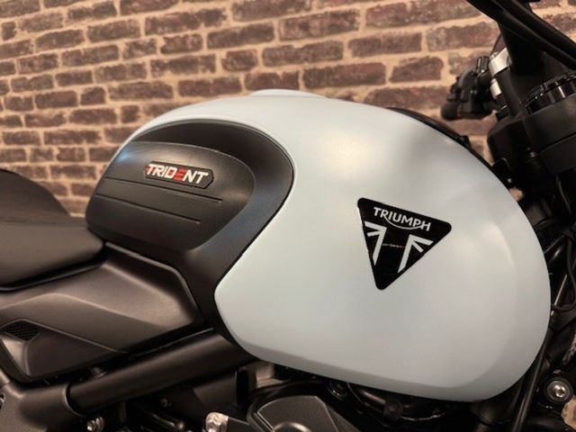 triumph - trident-660