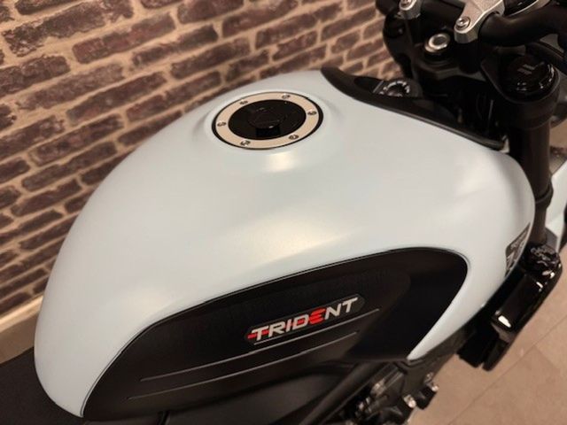 triumph - trident-660