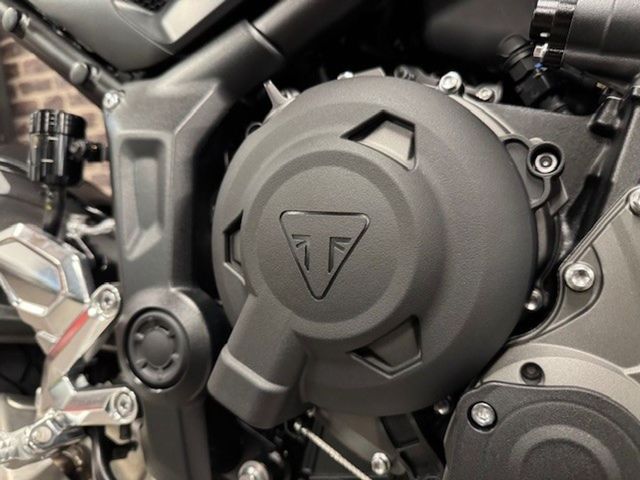 triumph - trident-660