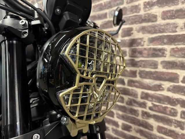 triumph - trident-660