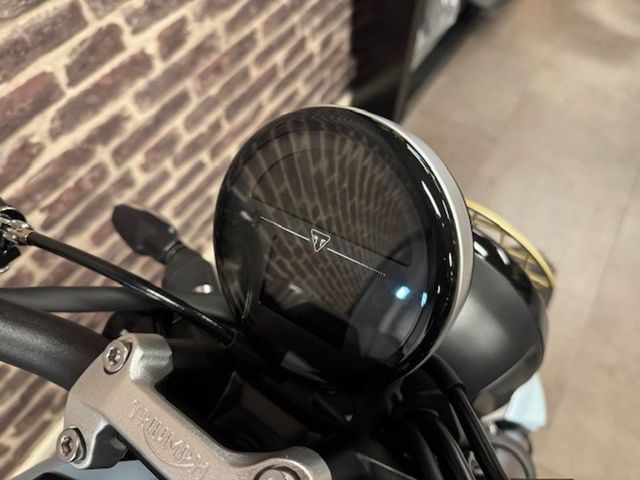 triumph - trident-660