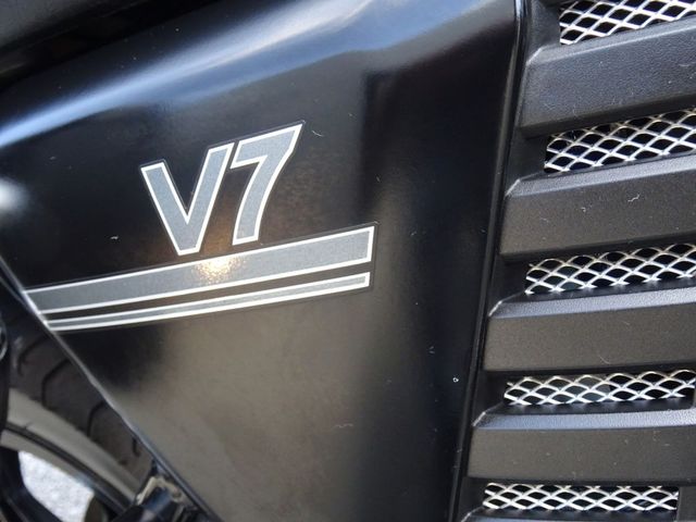 moto-guzzi - v-7-stone