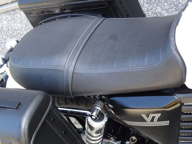 moto-guzzi - v-7-stone