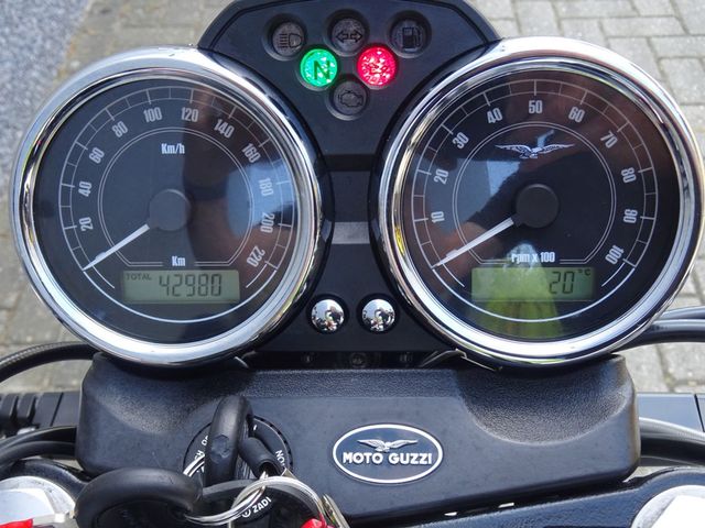 moto-guzzi - v-7-stone