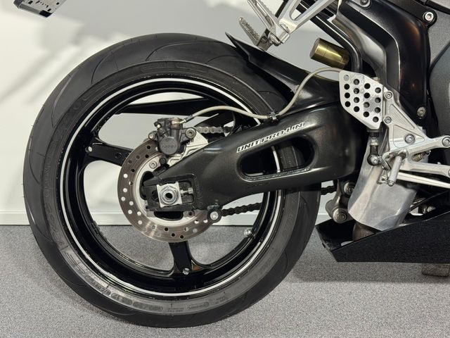 honda - cbr-1000-rr-fireblade