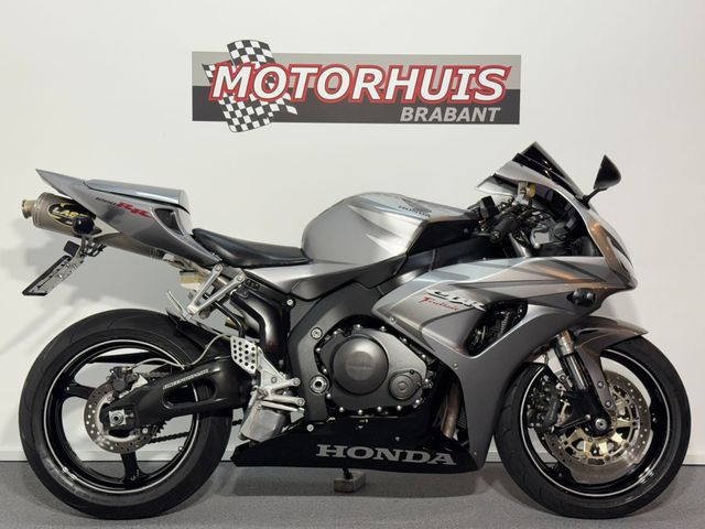 honda - cbr-1000-rr-fireblade