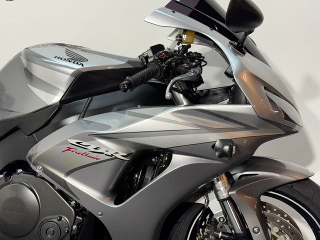 honda - cbr-1000-rr-fireblade