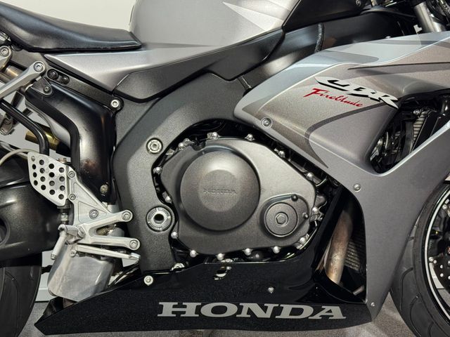 honda - cbr-1000-rr-fireblade