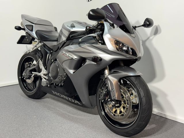 honda - cbr-1000-rr-fireblade