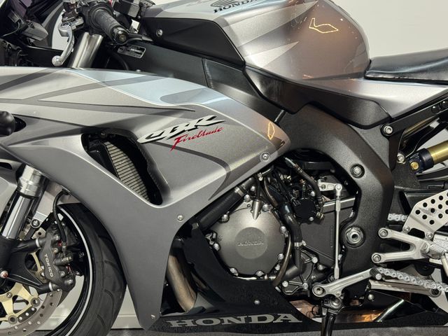 honda - cbr-1000-rr-fireblade