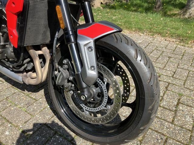triumph - trident-660