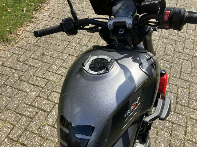 triumph - trident-660