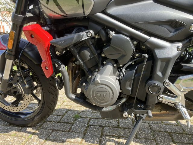 triumph - trident-660