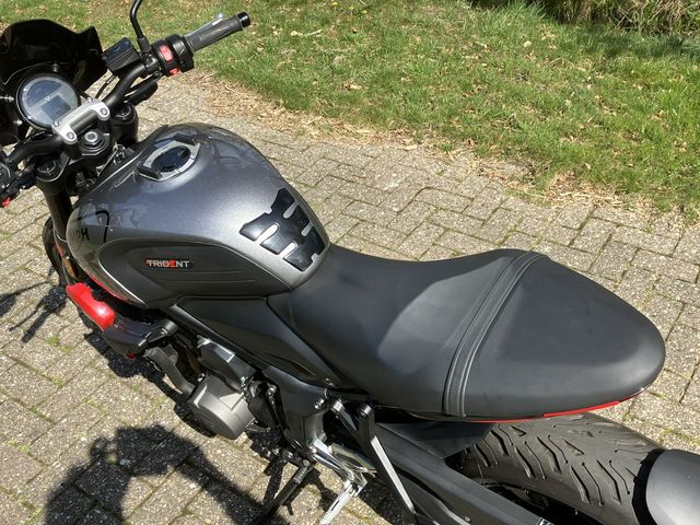 triumph - trident-660