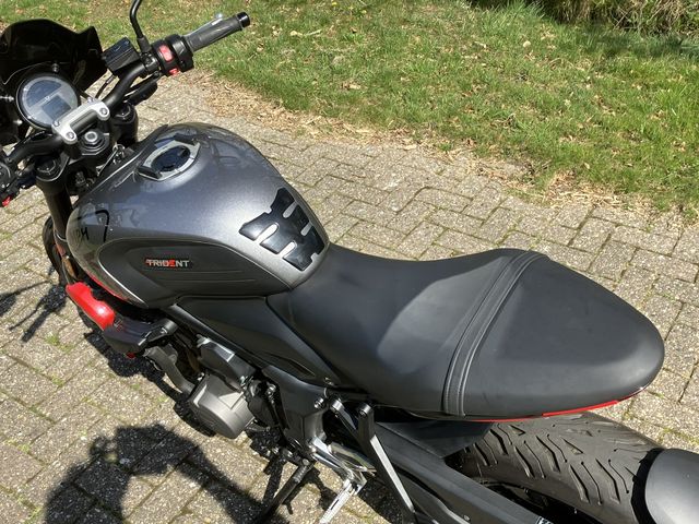 triumph - trident-660