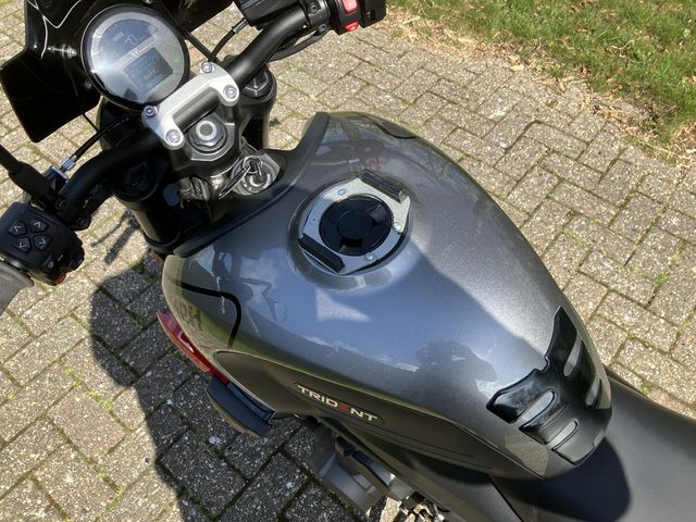 triumph - trident-660