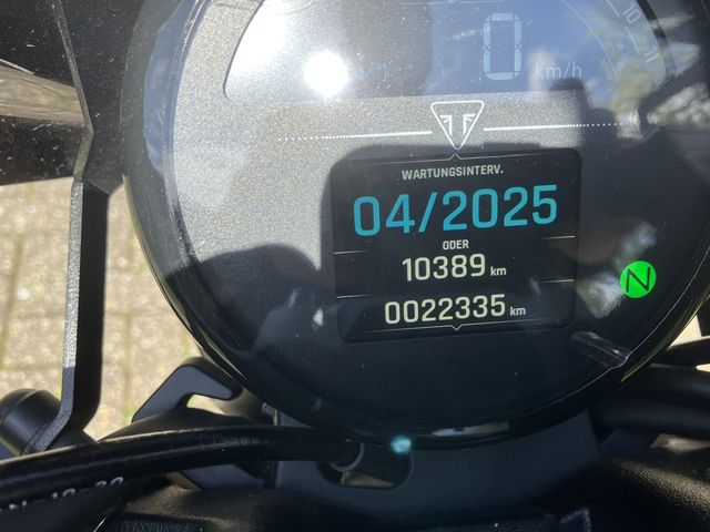 triumph - trident-660