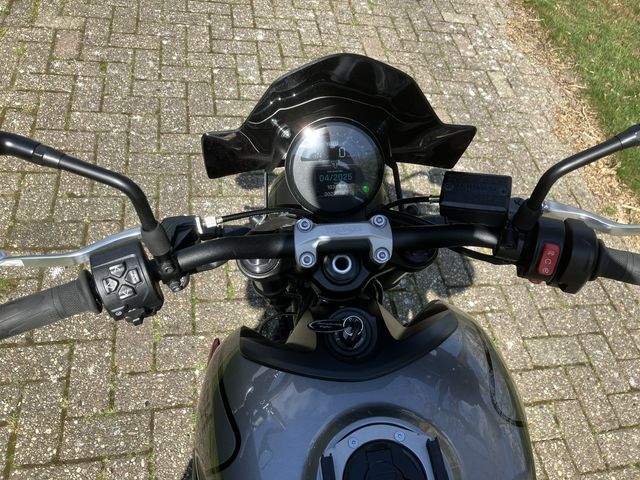 triumph - trident-660
