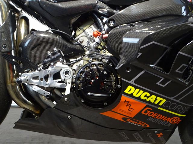 ducati - panigale-v4-r