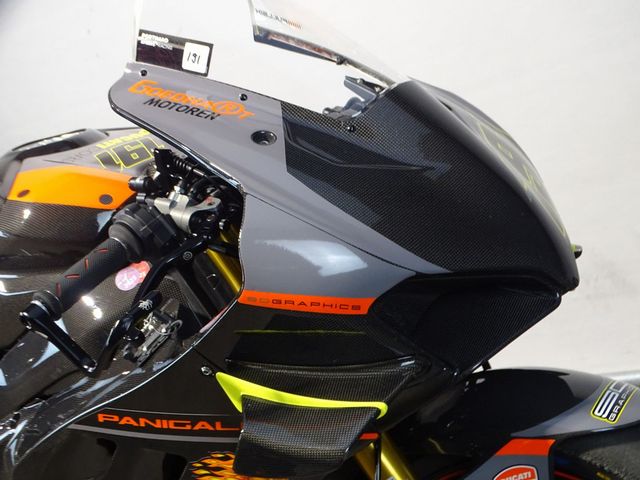 ducati - panigale-v4-r