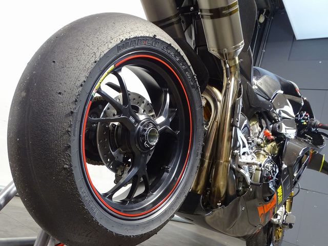 ducati - panigale-v4-r