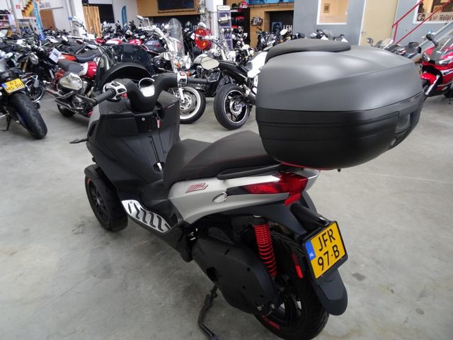 piaggio - mp3-300-hpe-sport