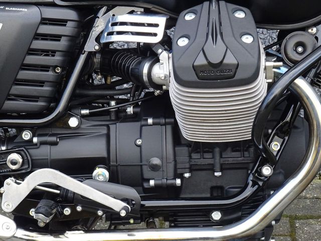 moto-guzzi - v-7-stone